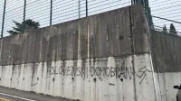Nacistični simboli in nacionalistični napisi na semedelskih zidovih (FOTO)
