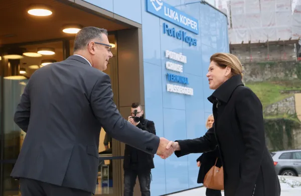 Vlada na seji v Luki Koper podprla projekt dvigala na Markovec