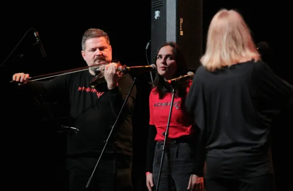 ŽPZ Kombinat: &ldquo;Pravijo, da smo idealistke. Smo! Ker moramo biti!&rdquo;