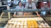 "Krofe pripravljamo in cvremo, vse dokler zmoremo"