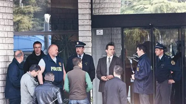 Sredi aprila lani so kriminalisti preiskovali prostore upravne stavbe Luke Koper, pred dnevi pa so tožilstvu zaradi domnevnih kaznivih dejanj bivših vodilnih poslali nove kazenske ovadbe