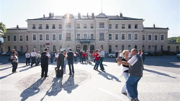 Najbolj navdušeni so se zavrteli kar na Evropskem  trgu pred železniško postajo v Novi Gorici 