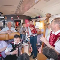 Vlak bi lahko brzel proti gorenjski tudi na “glasbeni pogon”