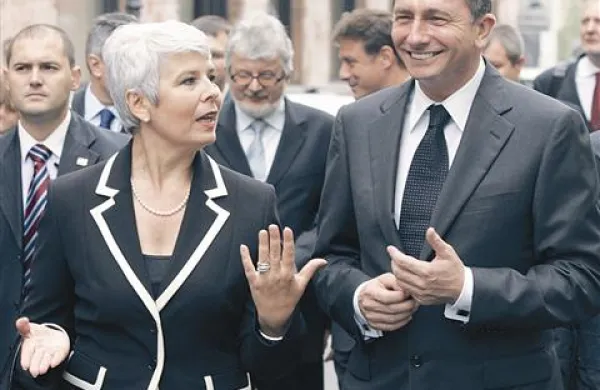 Jadranka Kosor in Borut Pahor (fotografija je z njunega srečanja v Ljubljani) se bosta spet videla  na vrhunskem srečanju Crotia Summit, ki bo v začetku julija v Dubrovniku. Takrat bo po besedah Kosorjeve priložnost tudi za pogovore o drugih odprtih vprašanjih.  