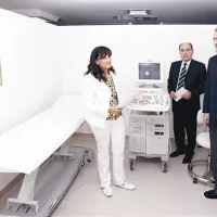 Metka Zorc, direktorica MC Medicor, Marino Antolovič, direktor Istrabenz turizma, in Robero Favarolo, predsednik nadzornega sveta MC Medicor v prostorih centra za preventivno kardiologijio in rehabilitacijo