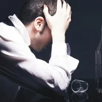 Na začetku so starši sposobni pokazati več ljubezni in nežnosti, kasneje, ko zaradi alkohola propadajo tudi osebnostno, pa vse manj