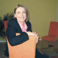 Nada Trtnik: “Na splošno vlada v družini alkoholika zelo zmedena komunikacija. Starši so precej nepredvidljivi; otrok nikoli ne ve, kdaj bo starš prišel domov pijan, kakšne volje bo, kako se bo odzval, se bo umaknil, bo agresiven ...”