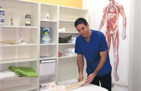 Jure Tušek: “Osteopat bolnika celostno obravnava.”