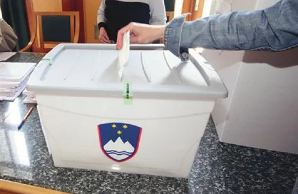 Začenja se predčasno glasovanje