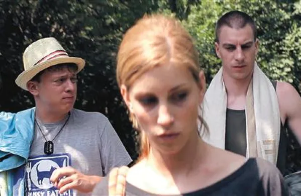 Prizor iz filma Izlet; v ospredju Nina Rakovec, zadaj Luka Cimprič (levo) in Jure Henigman