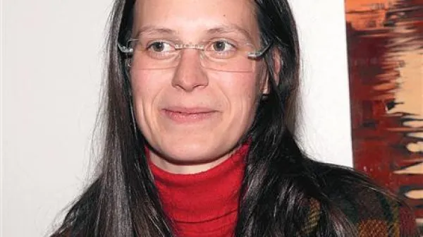  Akademska kiparka Katja Smerdu