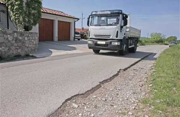 Nekateri najbolj kritični  odseki občinskih cest bodo obnovljeni že letos