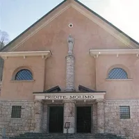 Pročelje jeseniške cerkve sv. Lenarta, ki jo je preuredil Fatur, jasno nakazuje Plečnikov vpliv