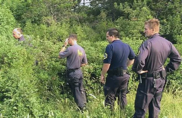 Policisti so truplo našli v bližini makadamske poti, ki pelje do spomenika na Cerju