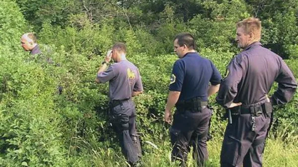 Policisti so truplo našli v bližini makadamske poti, ki pelje do spomenika na Cerju