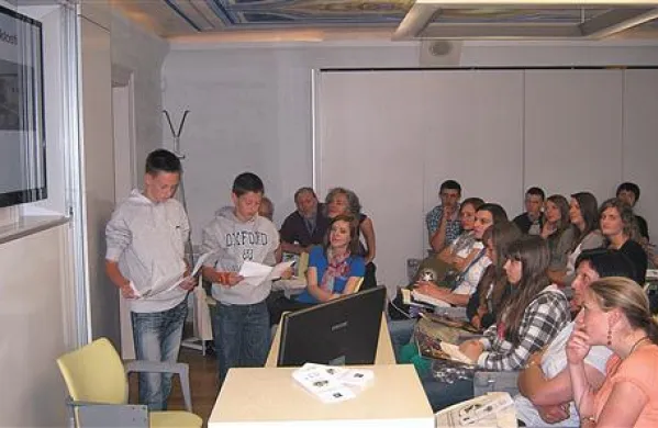 Bistriška učenca, brata Jaka in Matej Ribič, sta opisala, kako so obnovili Potepanov studenec na Dolnjem Zemonu, kjer je danes voda povsem neoporečna 