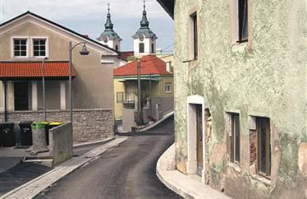Skozi Majlont je v srednjem veku peljala cesta od Dunaja do Trsta. Po prenovi, med katero so skušali ohraniti čim več starih gradiv in načinov gradnje, bo nekaj starega duha ostalo.