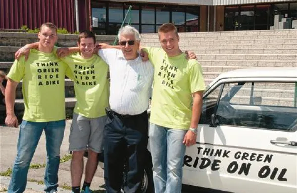 Dijaki z mentorjem: (z leve) Nik Stegel,  Almir Alibabić, Ado Barbiš in Gašper Urbančič