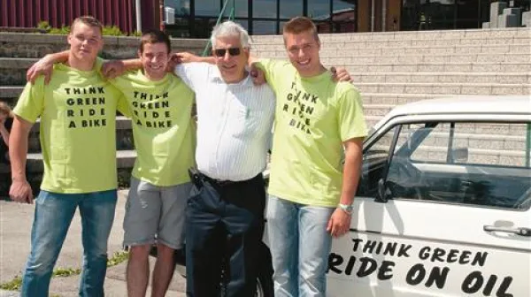 Dijaki z mentorjem: (z leve) Nik Stegel,  Almir Alibabić, Ado Barbiš in Gašper Urbančič