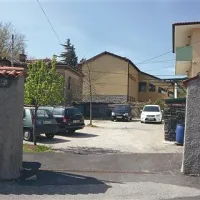 Domačini so parcelo na Šibeniški ulici preuredili v parkirišče