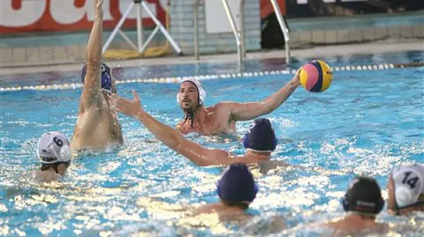 Levičar Vojislav Čupić (z žogo) je tačas v dobri formi