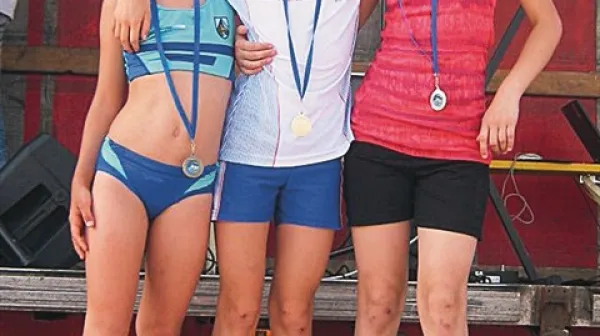 Najboljše letnika 2004: Tia Žagar, Lara Gašič, Žana Žorž