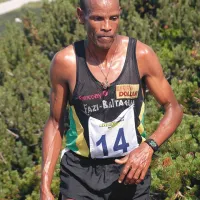 Abraham Kidane (letnik 1974), četrti absolutno,  je bil najstarejši v trojici Eritrejcev