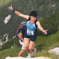 Marta Šorli iz Bače pri Modreju je bila razpoložena, srečanje sredi strmine ji je dalo novih moči za srebrno medaljo v konkurenci starejših veterank na cilju