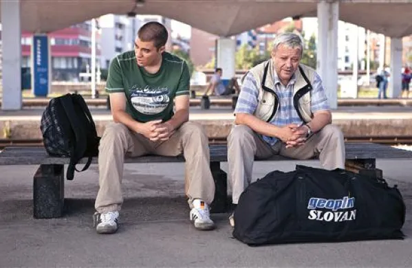 Vlogo Marka je odigral  Benjamin Krnetić, njegovega očeta Radovana pa je upodobil Emir Hadžihafizbegović