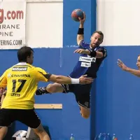 Peter Božič (z žogo) je nekaj časa moral igrati celo na položaju levega zunanjega igralca