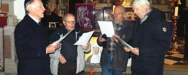 Na prireditvi v spomin sv. Nicolose je  skupina La Porporela zapela v starem koprskem narečju