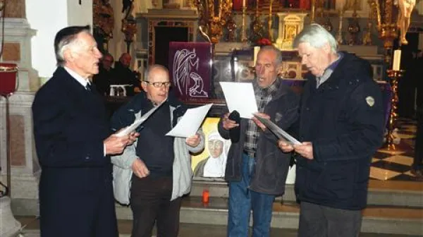 Na prireditvi v spomin sv. Nicolose je  skupina La Porporela zapela v starem koprskem narečju