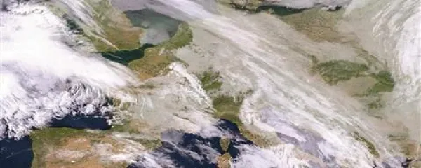 Nad nami se prehodno krepi anticiklon, nad zahodnim Sredozemljem pa se poglablja ciklonsko območje