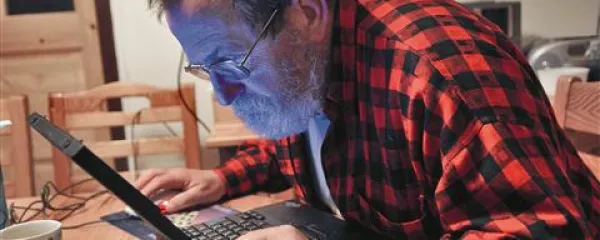 Bogdan Steklasa se je poglobil v legende, ki jih skriva cerkvica sv. Barbare, ko se je tudi sam preselil na Ravnik  