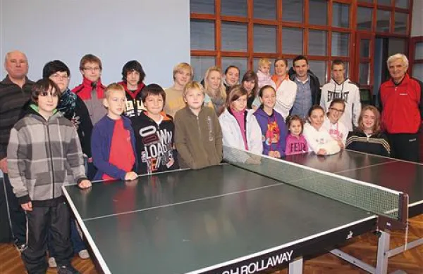 Moško in žensko vrsto Letrike je na prazničnem treningu obiskal tudi novogoriški olimpijec Bojan Tokić (v zadnji vrsti tretji z desne) 