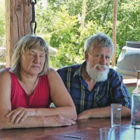 Dora in Marjan Olenik poletne mesece preživljata v svoji energetsko samozadostni hiši  