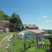 Zaselek Brežec sestavljajo štirje hišni kompleksi 