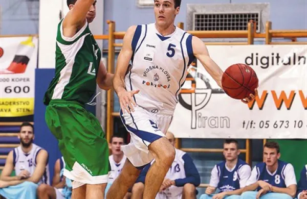 Igor Tratnik  (št. 5) je bil igralec tekme med Portorožem in Zlatorogom 