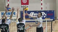 Dejan Čabarkapa (v belem dresu) je bil z 18 točkami najučinkovitejši odbojkar Salonita na gostovanju v Novem mestu 