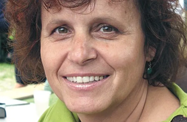 Valerija Bužan: “Morda bi bilo dobro, če bi kdo od teh, ki odločajo o usodi našega projekta, imel otroka s posebnimi potrebami. Le tako bi razumel, da je to nesmiselno zavlačevanje zgolj norčevanje iz vseh nas.” 