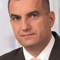 Gregor Strmčnik: “Občina Ankaran v konstituiranju - KS Ankaran projekt Center Obala izrazito podpira  in hkrati tudi nikakor ne opravičuje dodatnih nepotrebnih zavlačevanj pri izdaji  gradbenega dovoljenja.” 