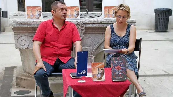 Vladimir  Pištalo v pogovoru z  Bredo Biščak 