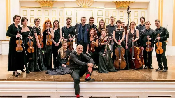 Ansambel 1756 se ukvarja se z interpretacijo glasbe 18. in 19. stoletja na tako imenovanih “zgodovinskih inštrumentih”, zato ima  edinstven arhaičen zvok.