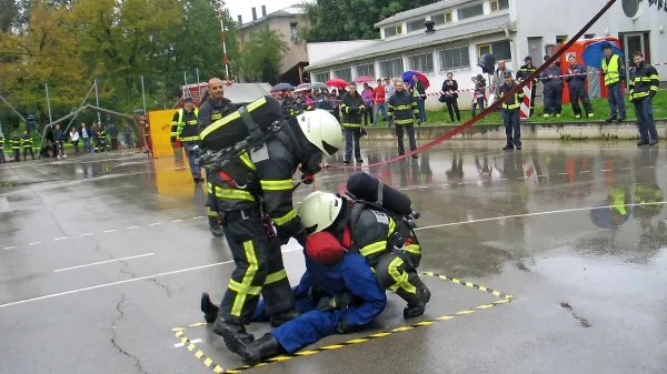 Prenos 80 kilogramov težkega ponesrečenca ni mačji kašelj