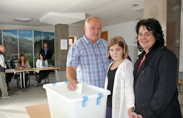   Darja Hauptman na volišču  s hčerko in soprogom