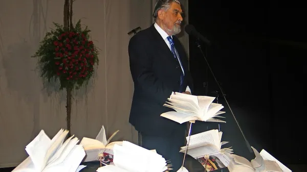 Ob jubileju knjižnice in zaključku akcije Primorci beremo je spregovoril Ciril Zlobec. 