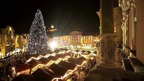 Prestolnica Štajerske vabi pod veliko novoletno jelko.