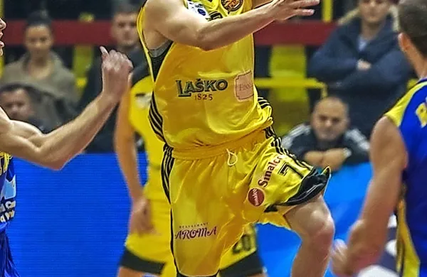 Jan Močnik v  značilnem prodoru.