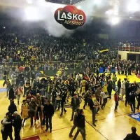 Po zmagi nad Prištino so dvorano v Peji preplavili domači navijači.