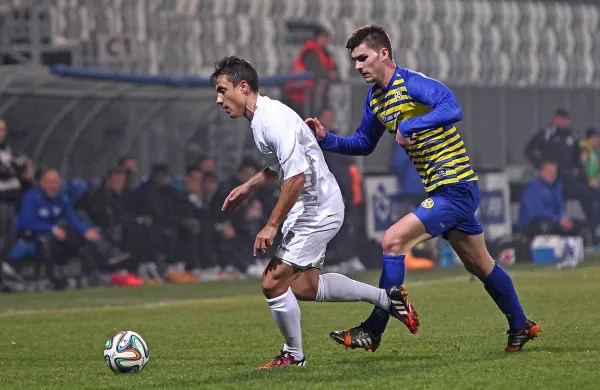 Prvi zadetek za domače je dosegel Amar Rahimović (desno), pred njim je Goran Cvijanović.